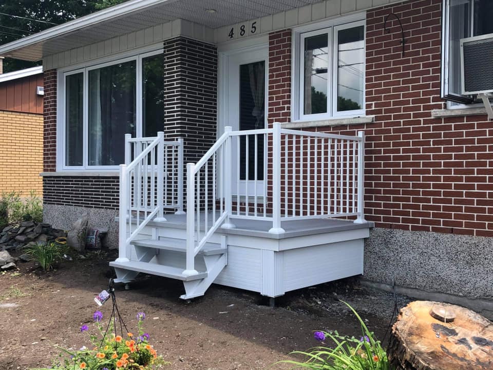 Rampes et garde corps sur maison en brique